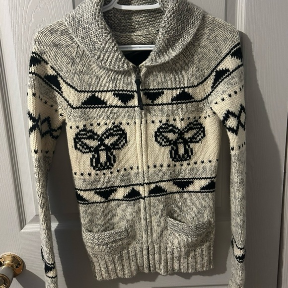 TNA XS Hoodies - Picture 2 of 4